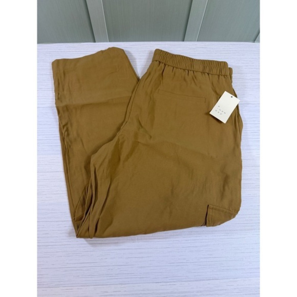 A New Day Womens Large High-Rise Cargo Pants Tan Brown Elastic Waist NWT NEW - Picture 2 of 10